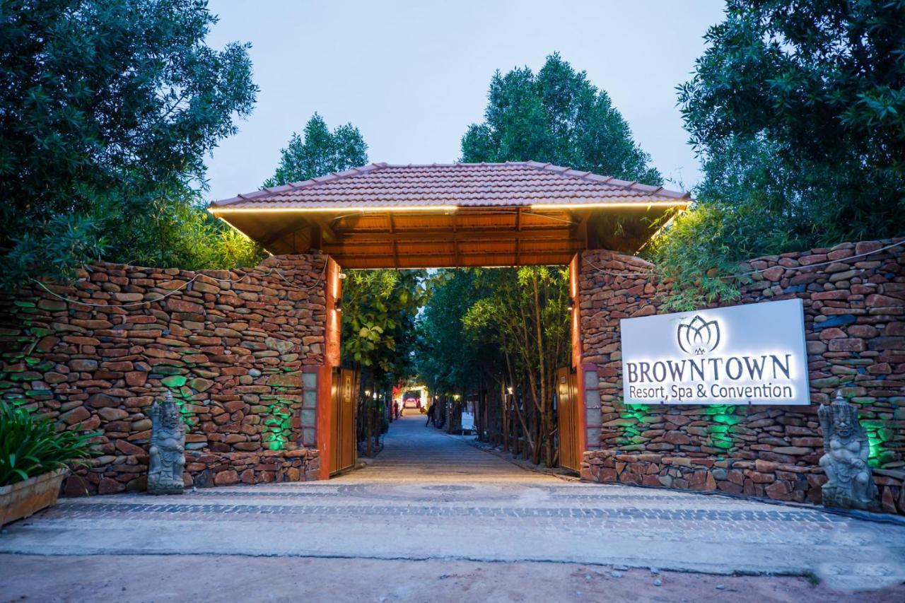 Brown Town Resort & Spa Hyderabad Eksteriør bilde