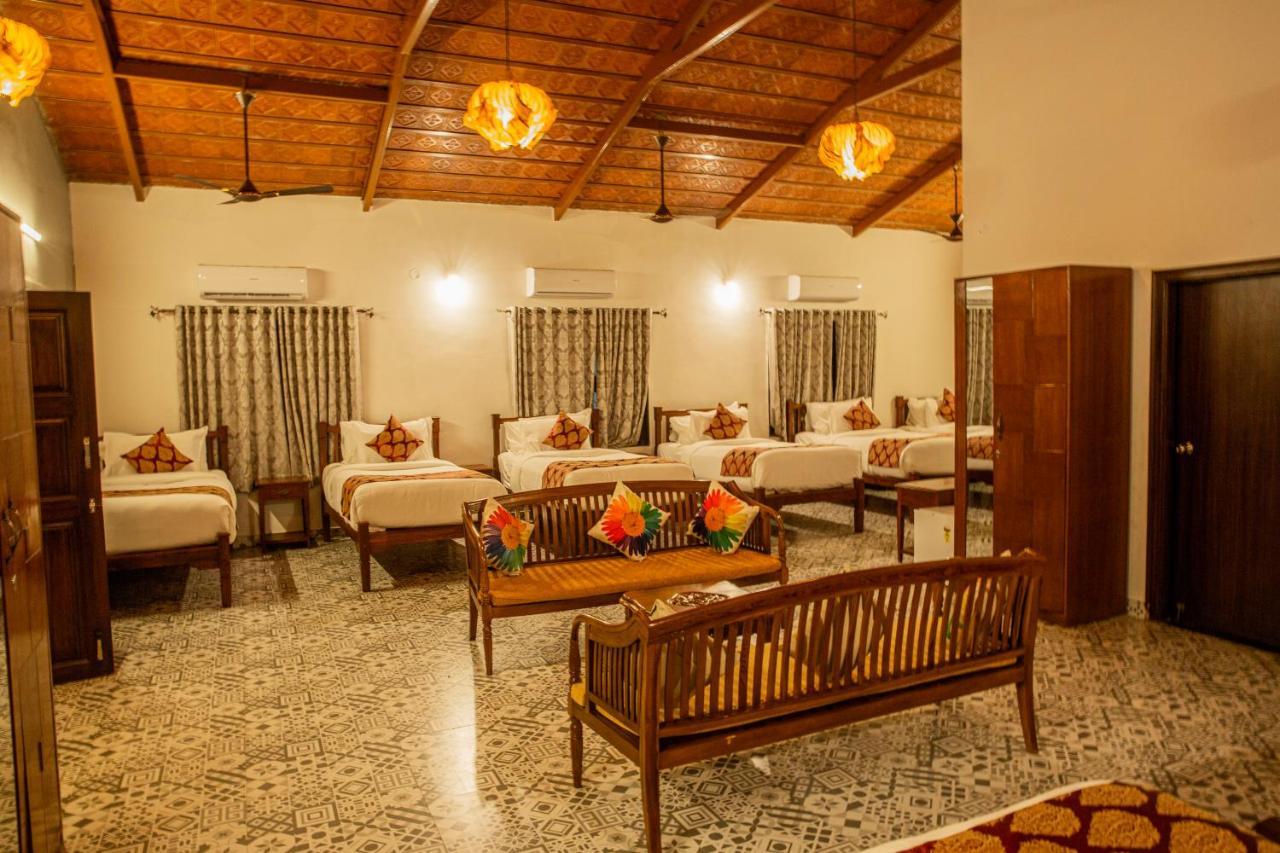 Brown Town Resort & Spa Hyderabad Eksteriør bilde