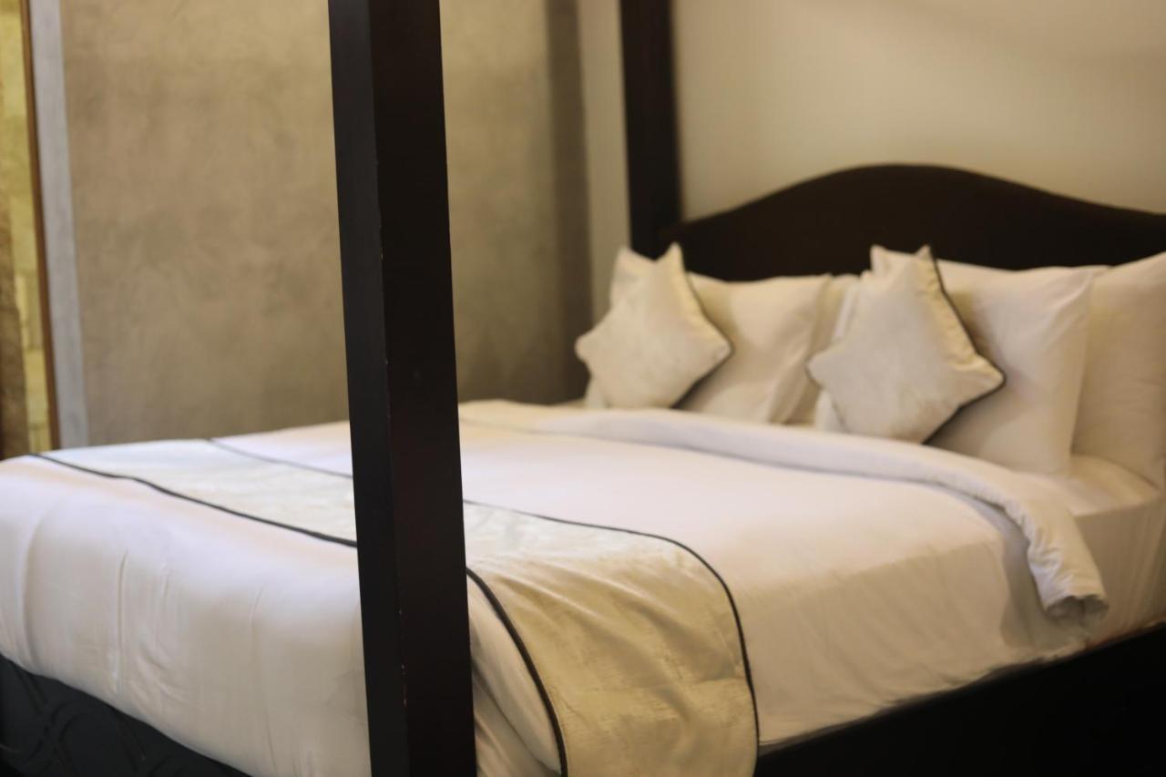 Brown Town Resort & Spa Hyderabad Eksteriør bilde