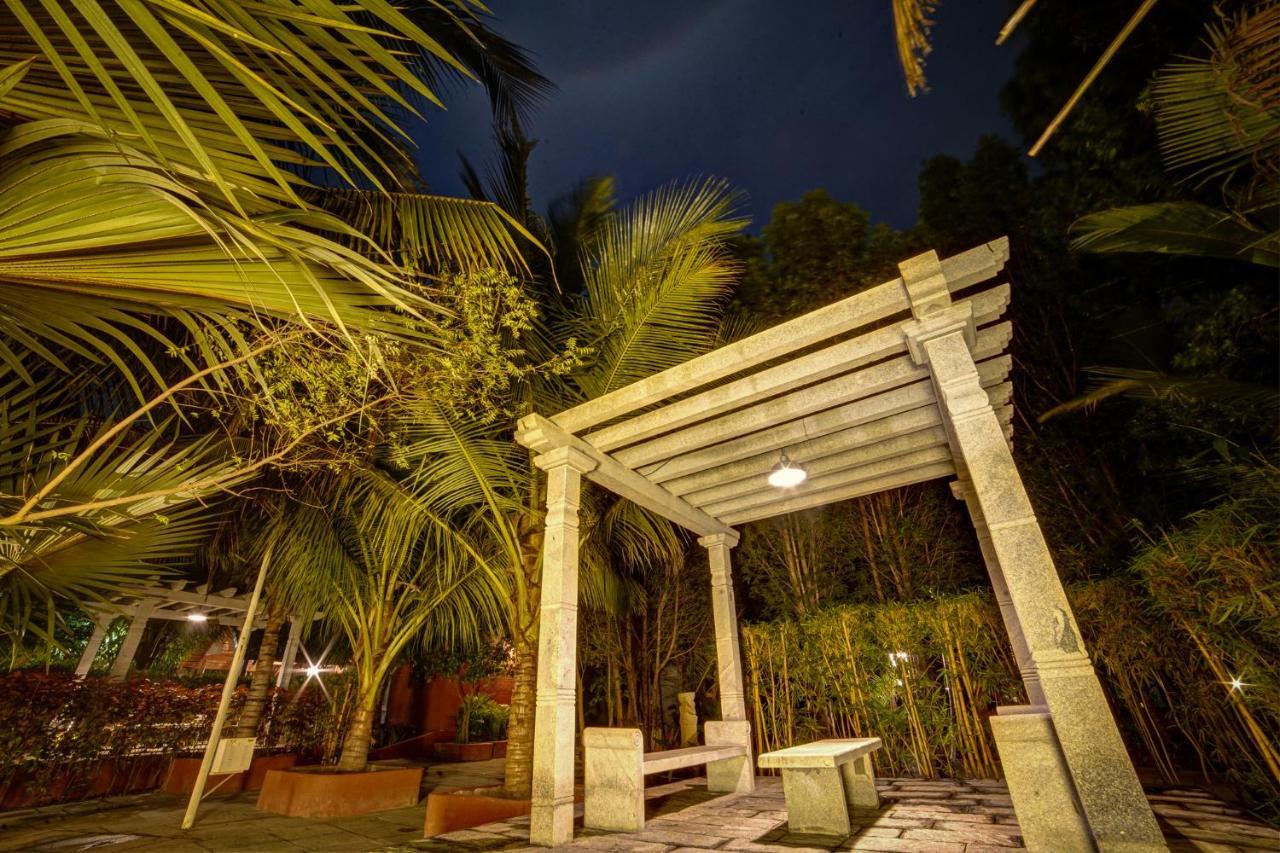 Brown Town Resort & Spa Hyderabad Eksteriør bilde