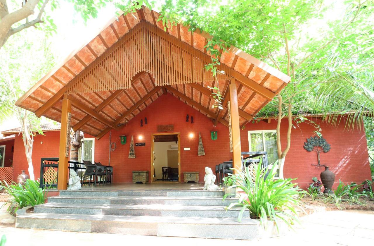 Brown Town Resort & Spa Hyderabad Eksteriør bilde