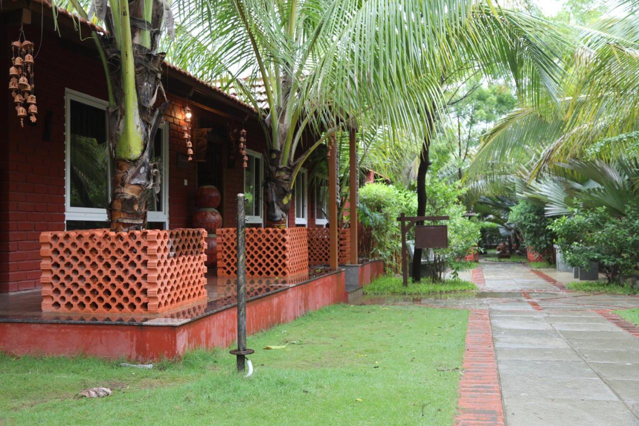 Brown Town Resort & Spa Hyderabad Eksteriør bilde