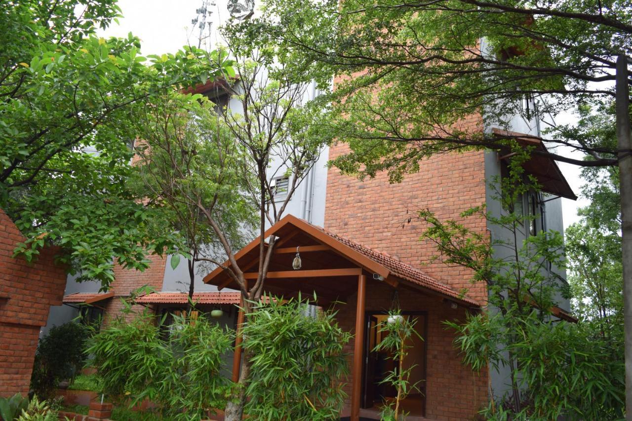 Brown Town Resort & Spa Hyderabad Eksteriør bilde