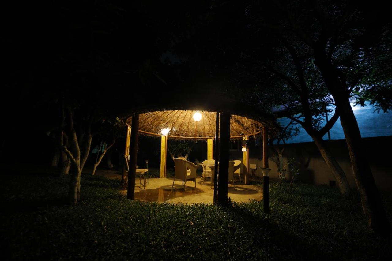 Brown Town Resort & Spa Hyderabad Eksteriør bilde