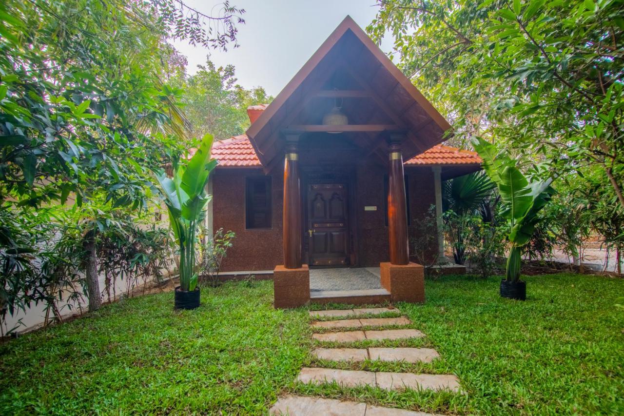 Brown Town Resort & Spa Hyderabad Eksteriør bilde