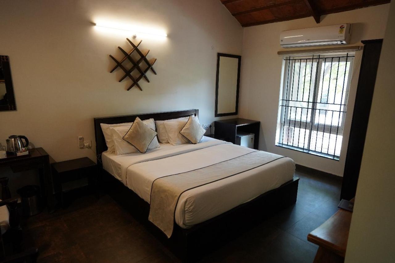 Brown Town Resort & Spa Hyderabad Eksteriør bilde