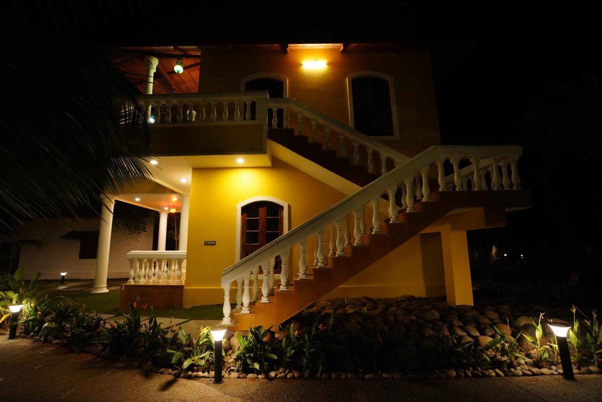 Brown Town Resort & Spa Hyderabad Eksteriør bilde