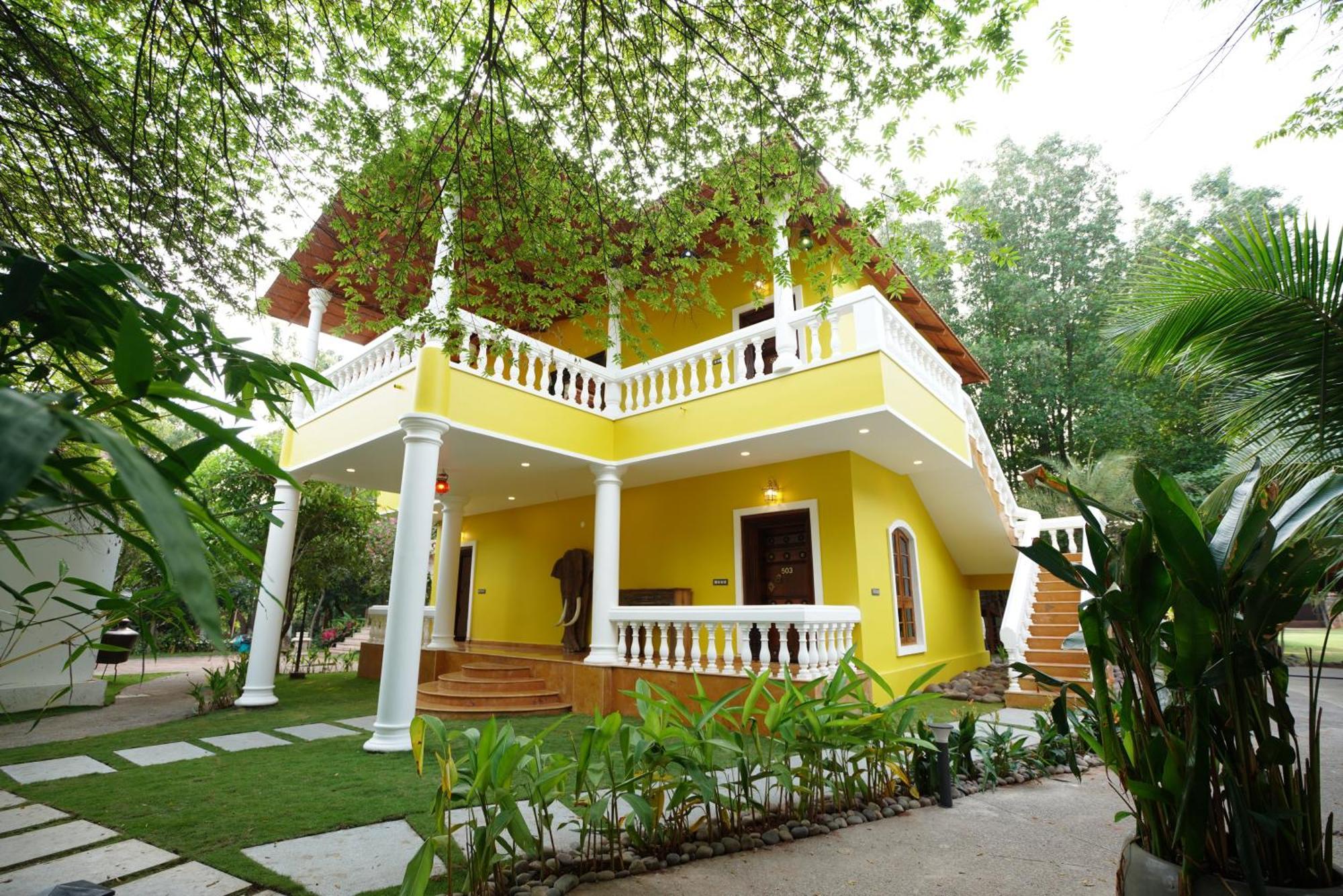 Brown Town Resort & Spa Hyderabad Eksteriør bilde