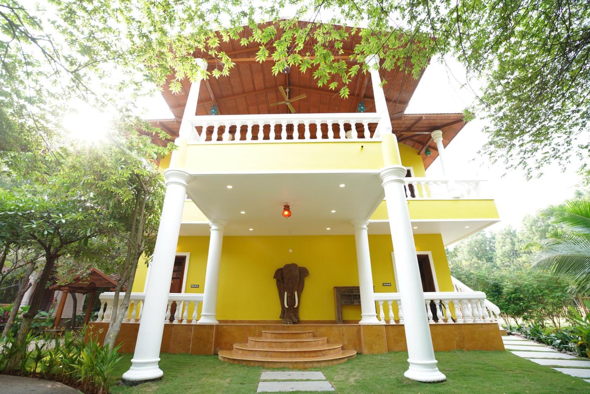 Brown Town Resort & Spa Hyderabad Eksteriør bilde